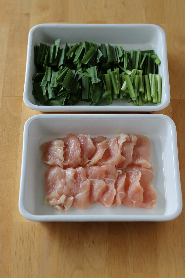 素材の準備　地養鳥もも肉と夏野菜の梅みそ炒め