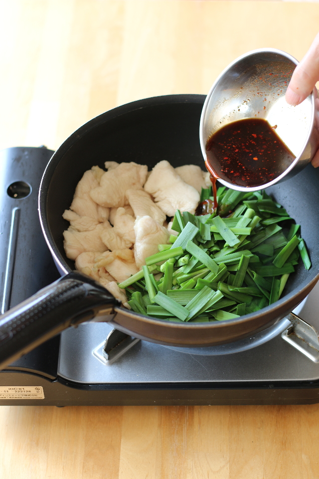 地養鳥もも肉と夏野菜の梅みそ炒め